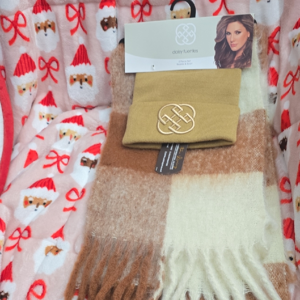 Daisy Fuentes Brown and Cream Beanie and Scarf Set